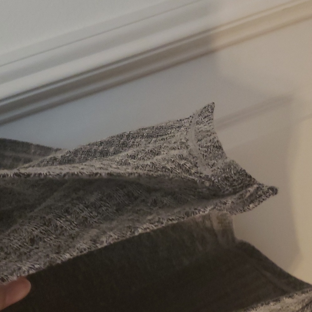Faded Glory Gray Shawl - Picture 3 of 5